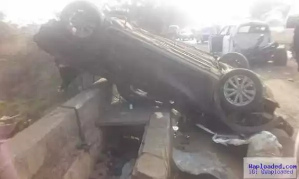 Pics from the scene of the accident on Enugu-Onitsha expressway
